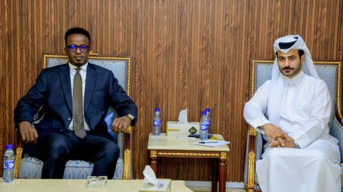 السيد محمد الشمري – القائم بالأعمال بالإنابة بسفارة دولة قطر بمقديشو يعقد اجتماعا مع وزير الدولة لشؤون الدفاع