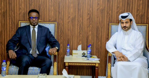 السيد محمد الشمري – القائم بالأعمال بالإنابة بسفارة دولة قطر بمقديشو يعقد اجتماعا مع وزير الدولة لشؤون الدفاع